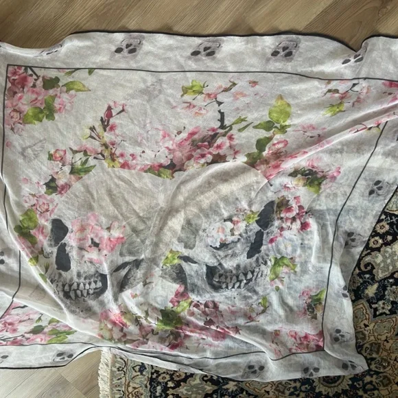 Skull Scarf - Picture 2 of 2